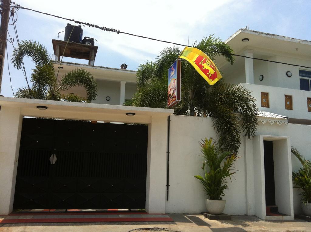 Friends Guesthouse Kudapaduwa Exterior foto